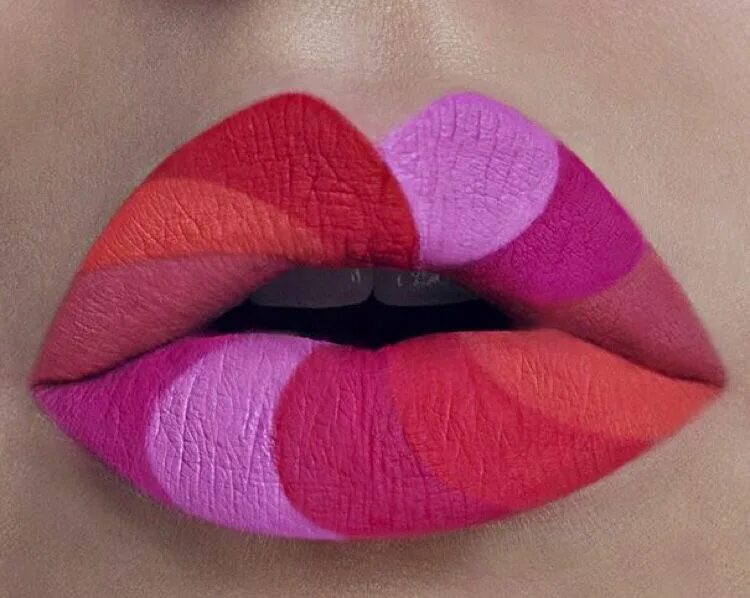 Макияж губ помада. Красивый макияж губ. Необычный макияж губ. Разноцветные губы. Накрашенные губы.