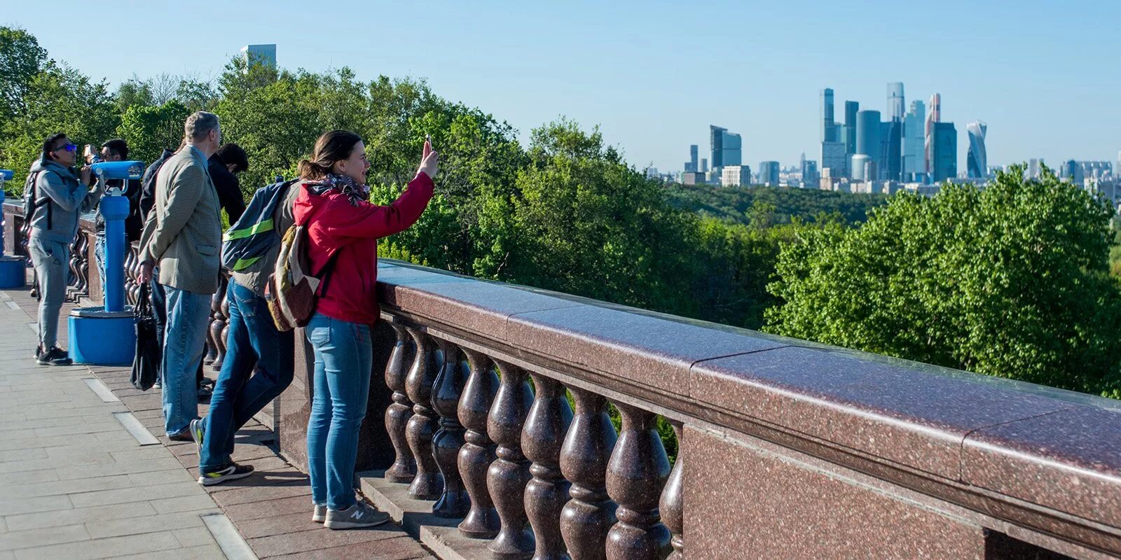 Воробьевы горы москва площадка. Москва Воробьевы горы смотровая площадка. Смотровая площадка МГУ воробьёвы горы. Воробьевы горы смотровая площа. Смотровая площадка на Лужники МГУ.