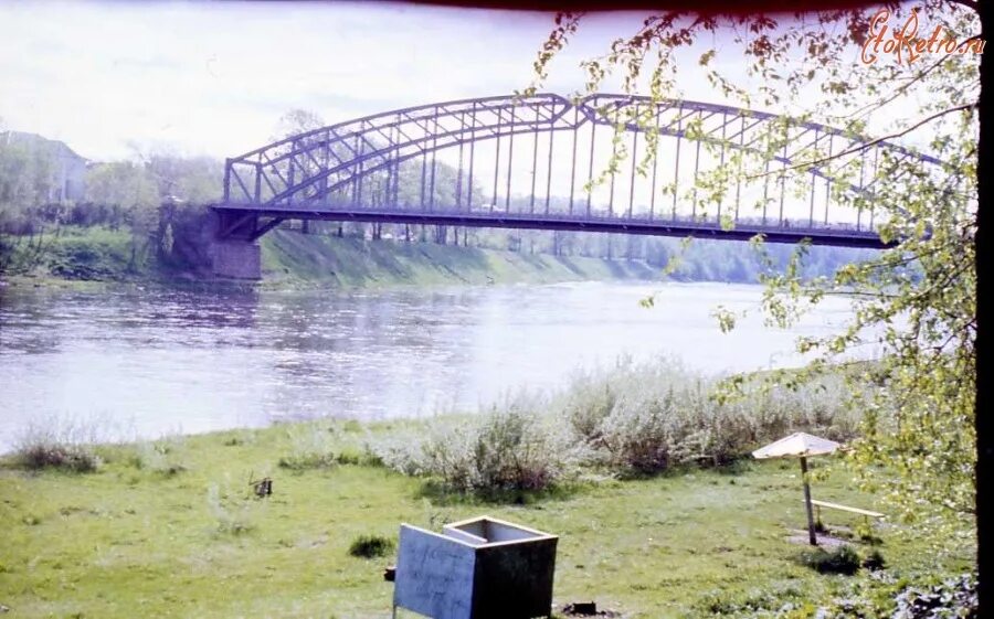 Почему боровичи называют маленький париж. Боровичи мост 2000 г. Боровичи 2000 е. Боровичи СССР. Керамик парк Боровичи.