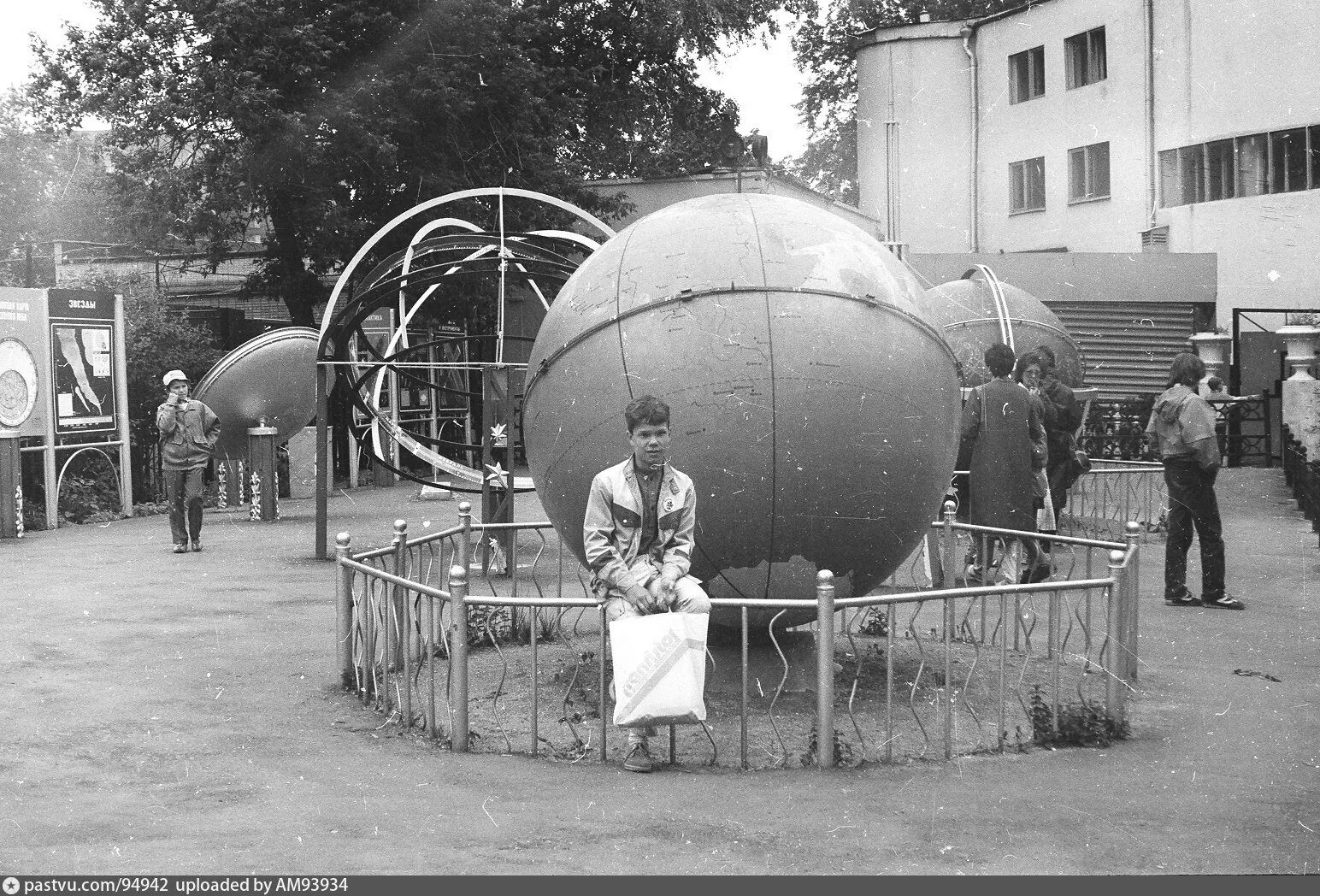Московский планетарий 1929. Купол Московского планетария 1928. 5 Ноября 1929 — в Москве открылся первый в СССР планетарий.. Московский планетарий 1929 год