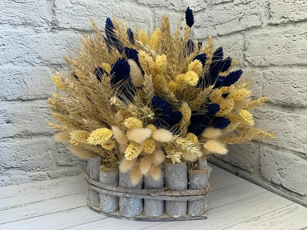 Эриантус сухоцвет. Ларгус сухоцвет. Букет из сухоцветов. Букеты из сухоцветов для интерьера. Сухоцветы геншин.