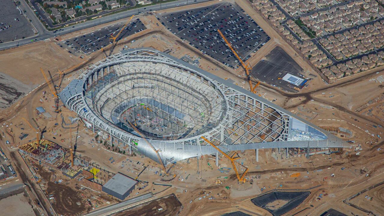 Sofi stadium. Стадион Софи в Лос Анджелесе. Лос Анджелес рэмс стадион. Стадион в Лос Анджелесе новый. Стадион НФЛ В Лос Анджелесе.