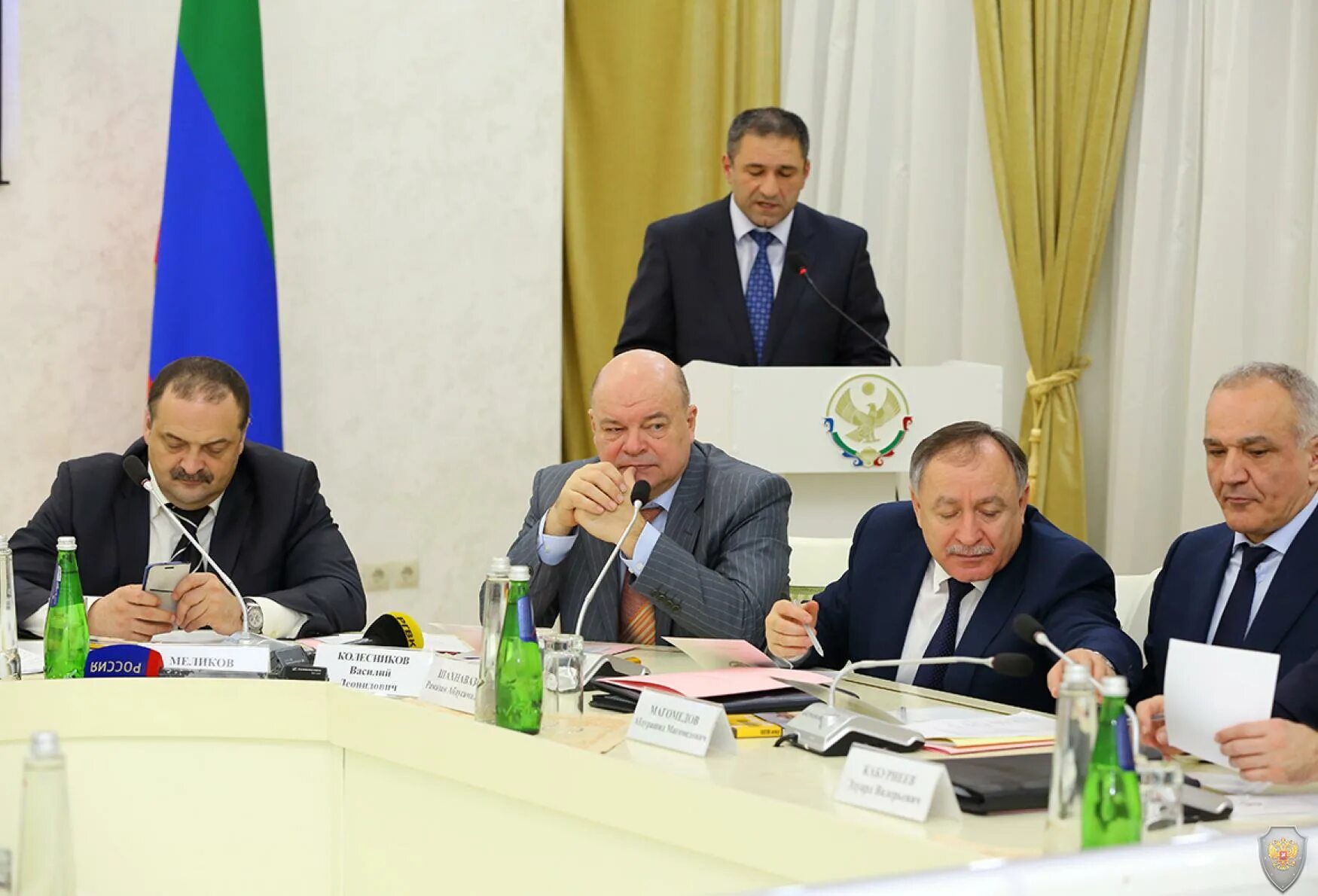 меликов территориальный спор. меликов итогам. президент дагестана меликов портрет. сергей мельников дагестан. сергей меликов.