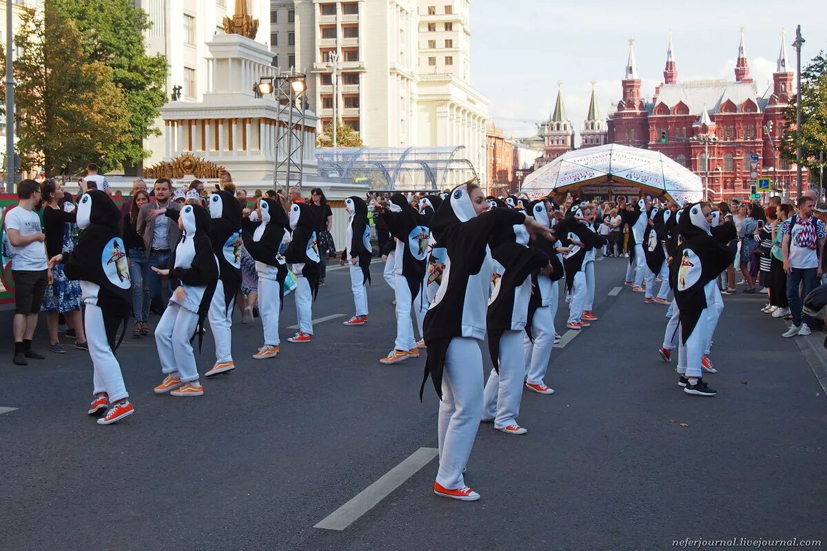 вднх много людей