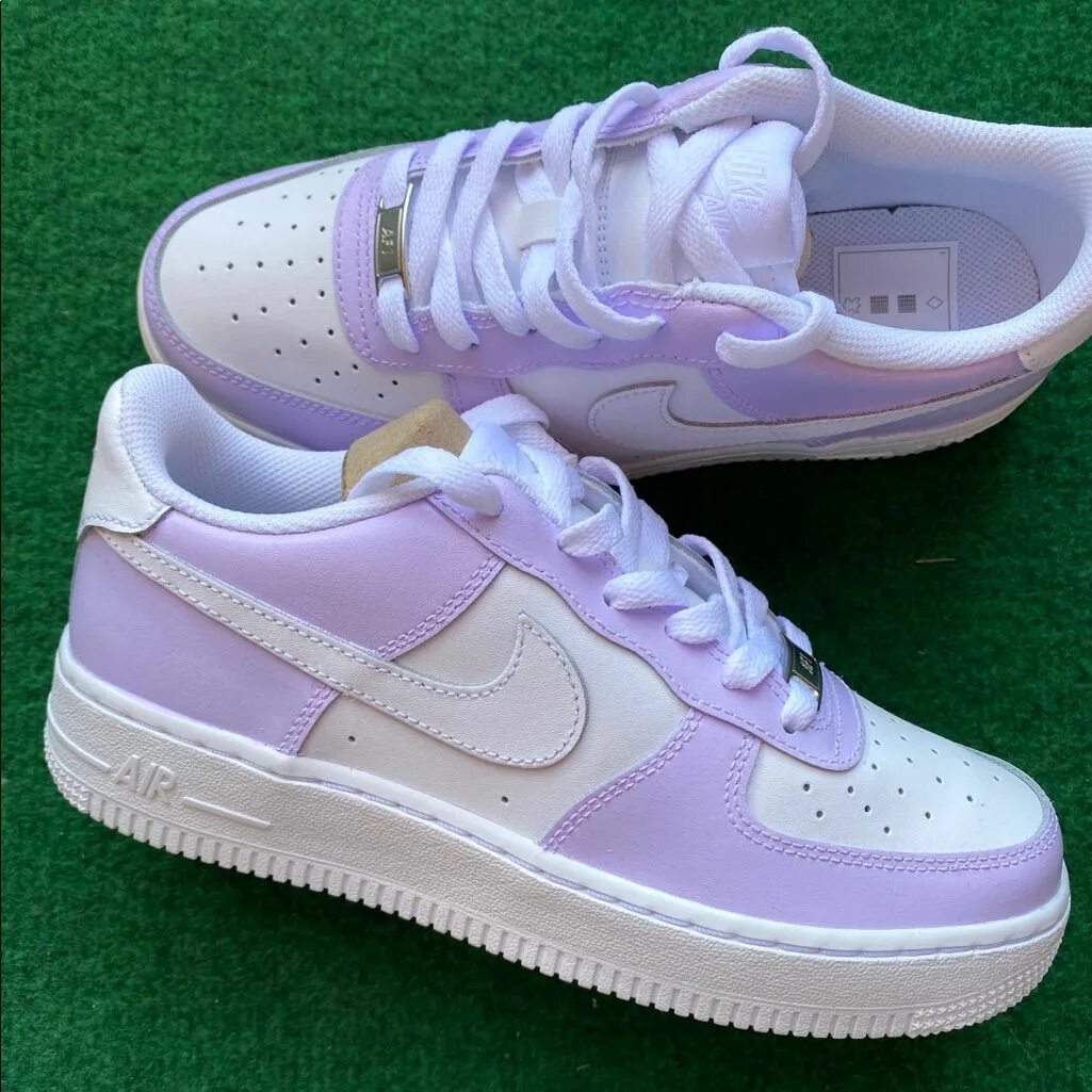 Найк АИР Форс 1 фиолетовые. Nike af1 фиолетовые. Nike Air Force 1 сиреневые. Лавандовые Nike Air Force. Найк форсы розовые