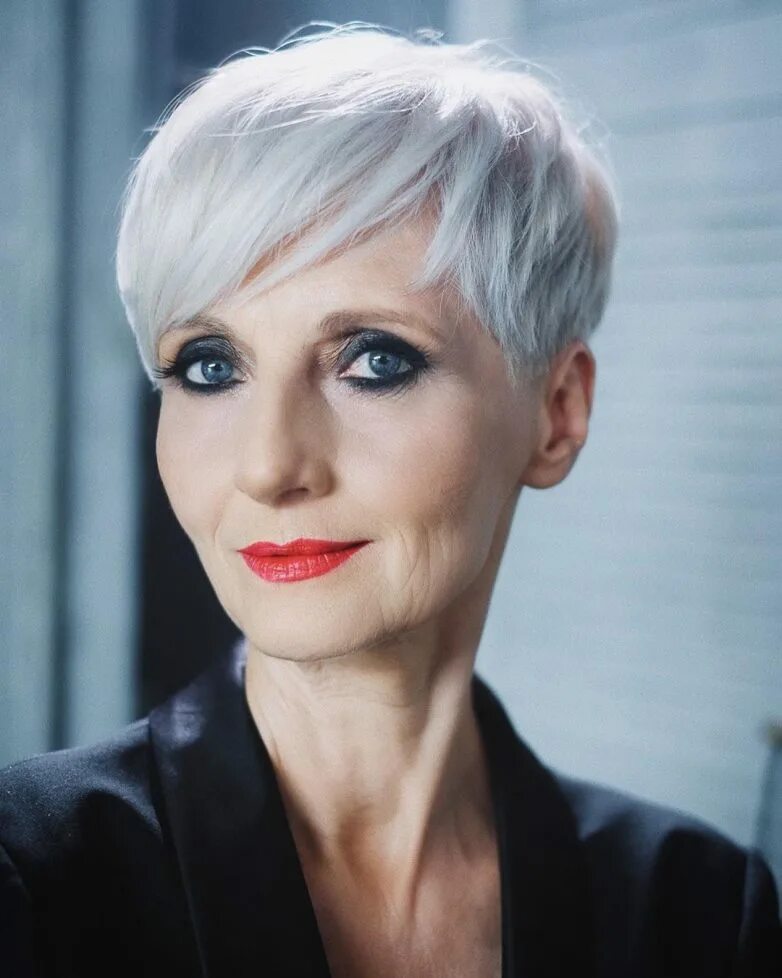 стрижка пикси 2023 для женщин 50 лет. стрижка пикси за 50 лет. короткое пикси женщине 50. короткое пикси женщине 50. стрижка пикси на короткие волосы для женщин за 50.