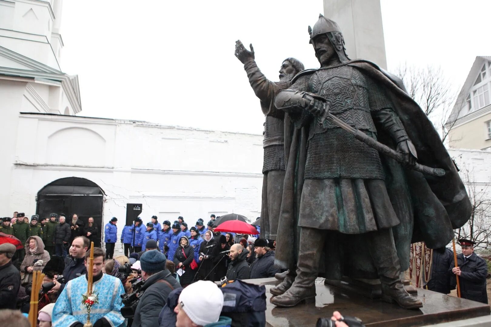 Памятник 1612 года. Ярославль Минина и Пожарского памятник Ярославль. Минин и Пожарский памятник в Ярославле. Минин и Пожарский освобождение Москвы памятник.