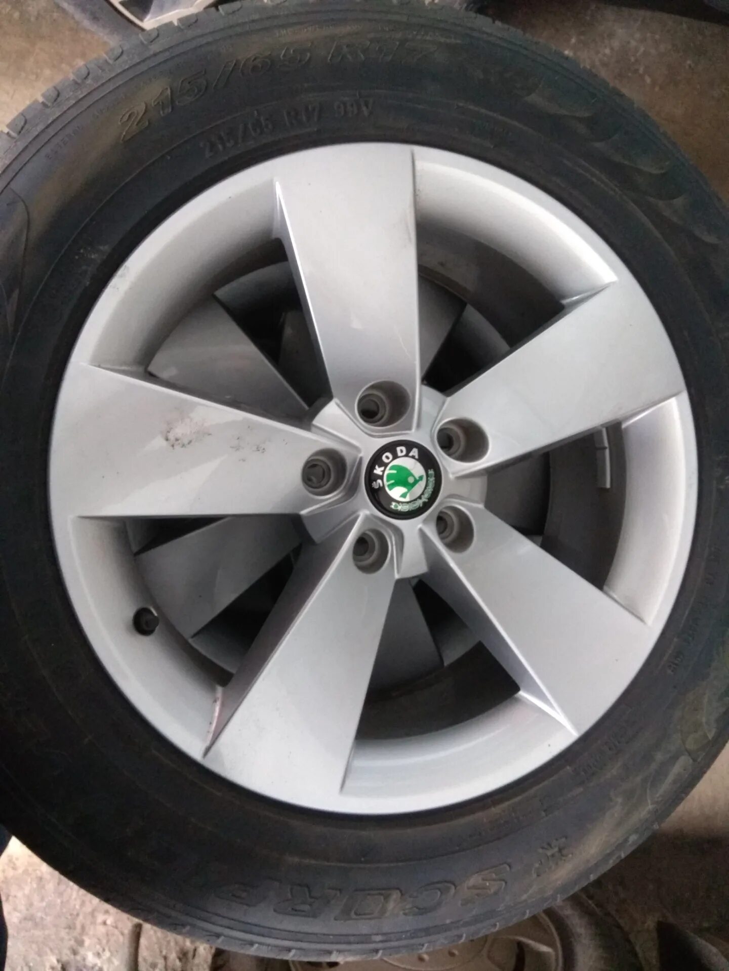 Оригинальные диски кодиак. Диски skoda kodiaq r20. Диски skoda kodiaq r18. Колеса на шкода кодиак r18. Оригинальные диски кодиак.