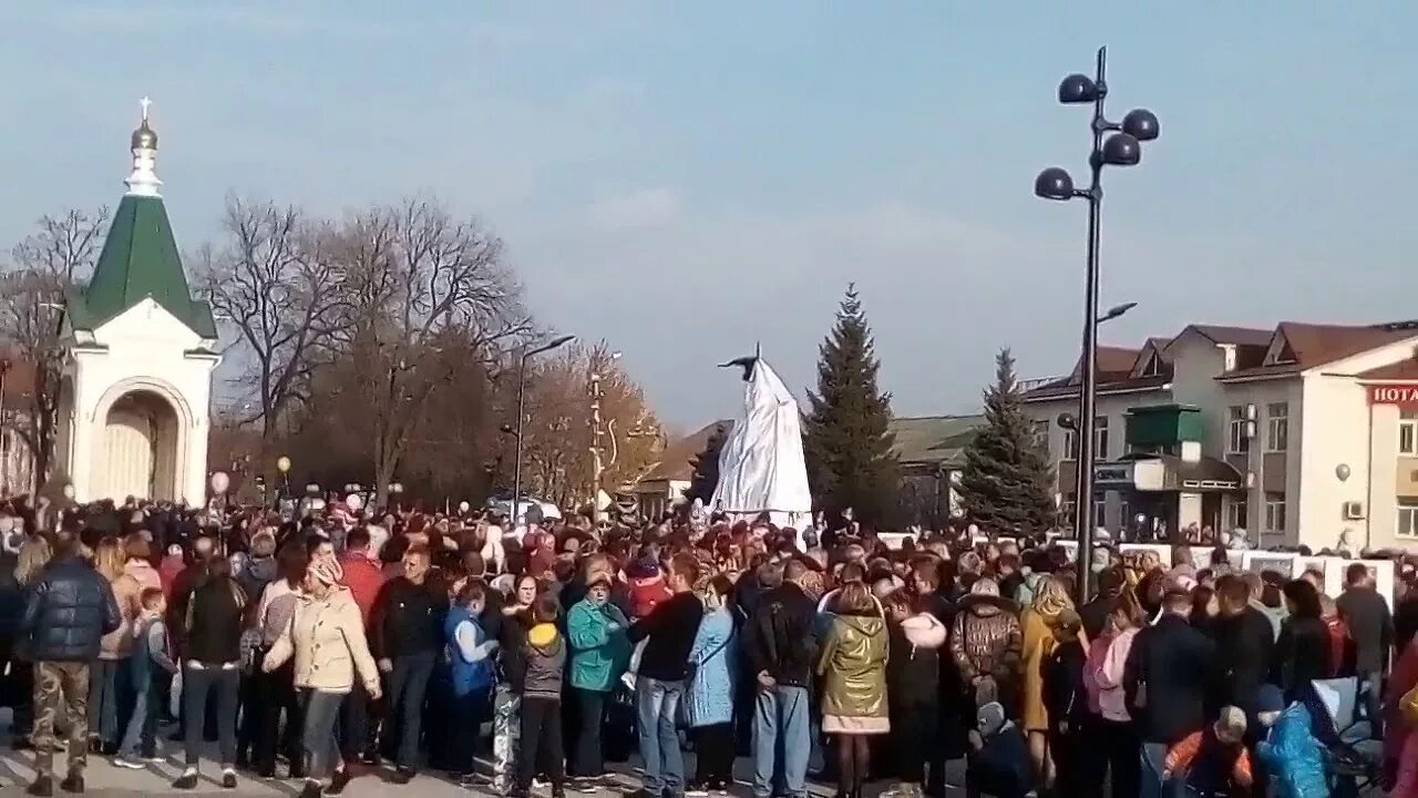 Погода село новый усмань. Село новая Усмань. Новая Усмань памятник Воеводе собакину. Открытие памятника собакину в новой Усмань.