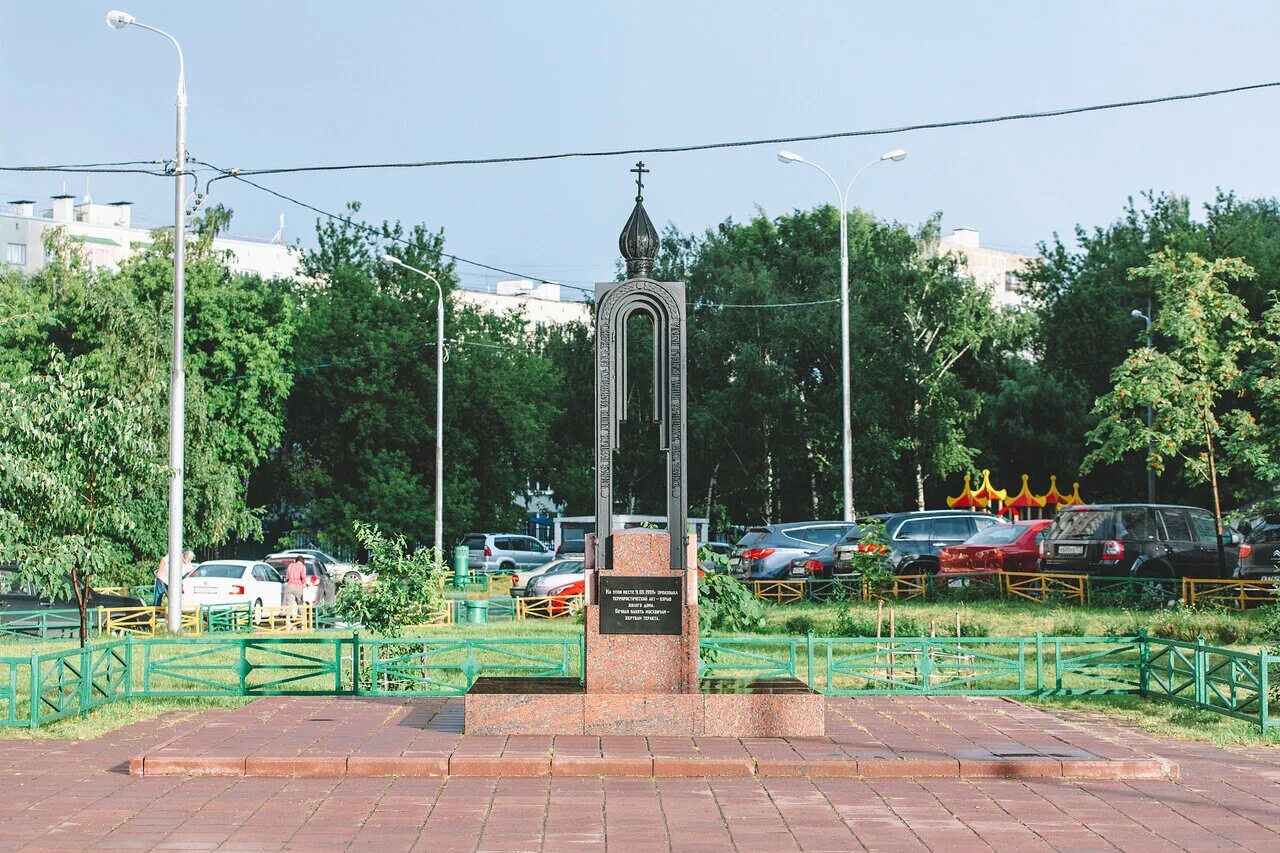 Гурьяново. Мемориал ул.Гурьянова. Памятник на улице Гурьянова в Москве. Улица Гурьянова мемориал взрыв. Памятник жертвам теракта 1999.