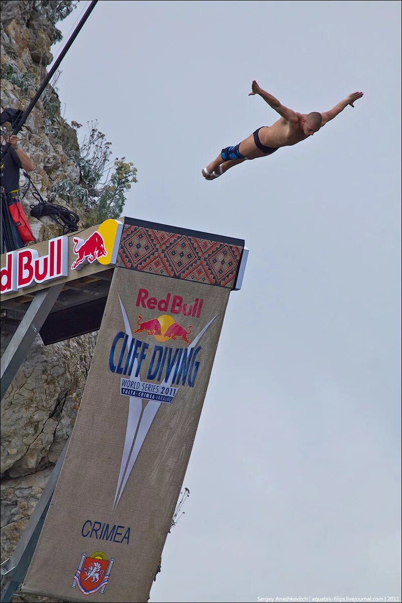 Red bull Cliff Diving 2011. Red bull Cliff Diving. Прыжок Ялтой. Флип дайвинг.