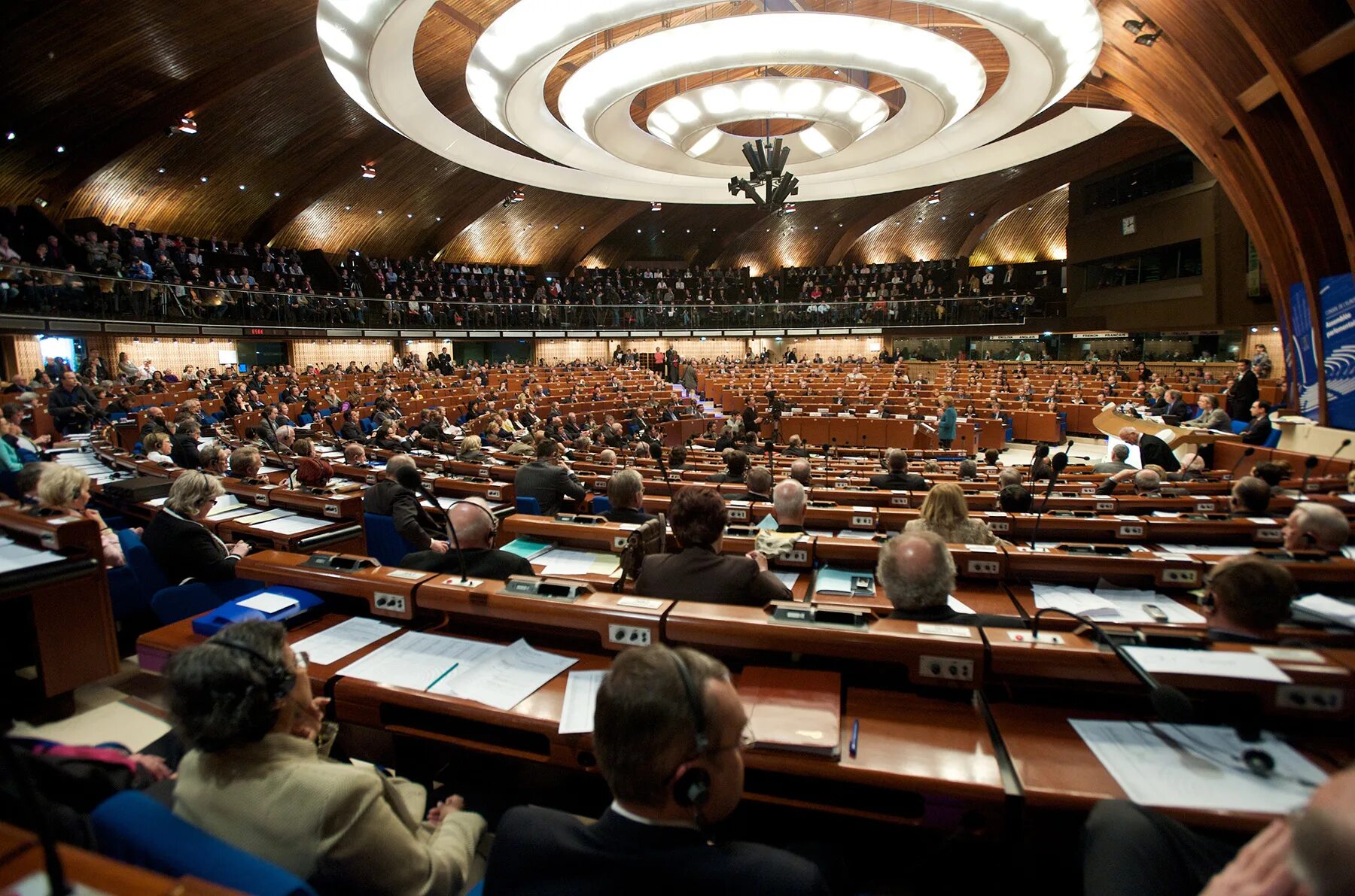 Зал пасе. Парламент ассамблеи совета европы. зал заседаний парламентской ассамблеи совета европы в страсбурге. совет европы 1996. ассамблея ес.
