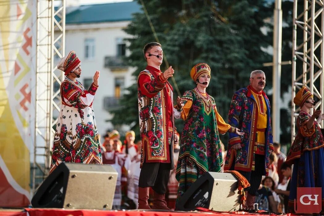 украсить сцену на масленицу. фестивали чебоксары. фестиваль аистенок чебоксары. день города чебоксары 2017. фестиваль чебоксары.