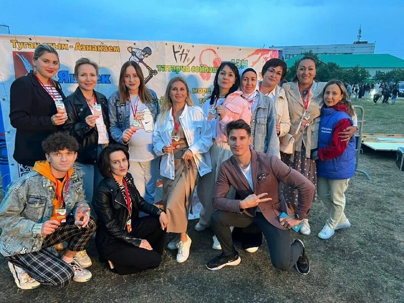 Молодежный центр тау азнакаево. Молодежный центр азнакаево. Спортивный комплекс азнакаево татарстан. Детский парк азнакаево. Молодежные мероприятия.