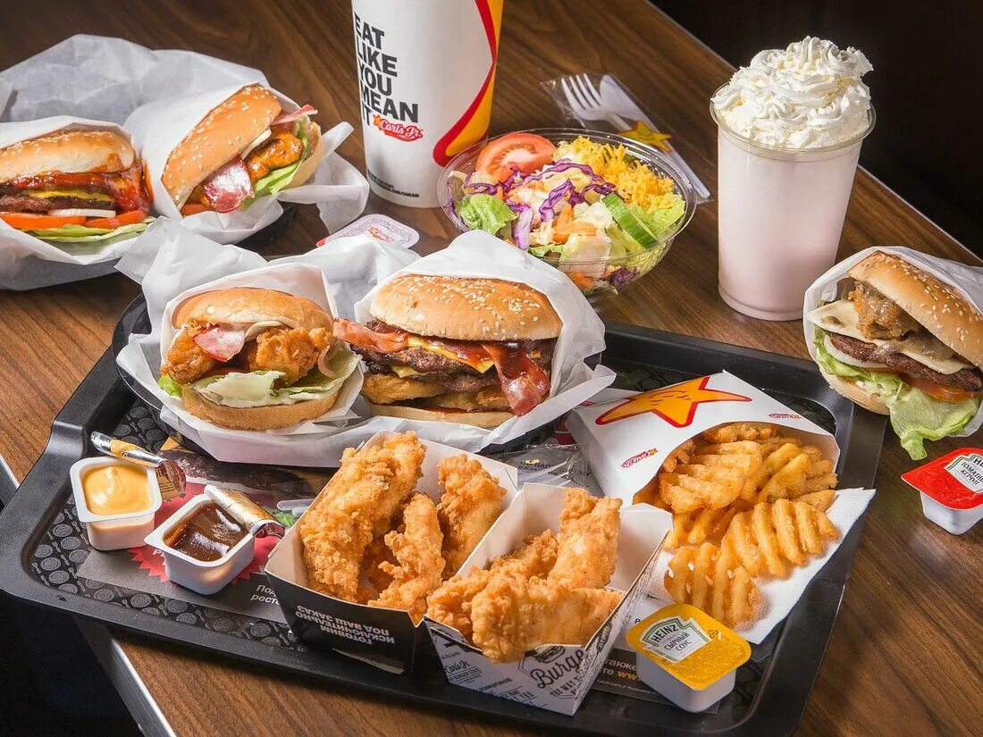 Carls jr меню. Карлс джуниор. набор фастфуда. комбо наборы для фаст фуда. меню фаст фуда.