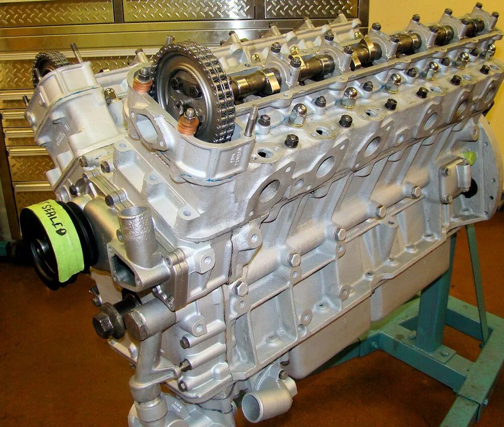 12 двиг. Jaguar v12 engine. Jaguar XJS v12 двигатель. Ягуар e-Type v12 мотор. Ягуар блок v12.