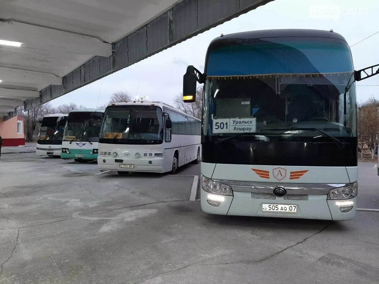 Автовокзал актобе. Уральск автовокзал Hazar. Самара Уральск автобус. Атырау автобусы. Автовокзал Атырау.