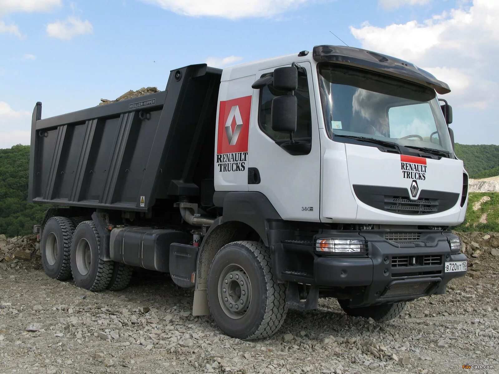 Самосвал renault. Renault Kerax 6x4. Рено Керакс 6х4 самосвал. Renault Kerax 6x4 самосвал. Рено Керакс 380.