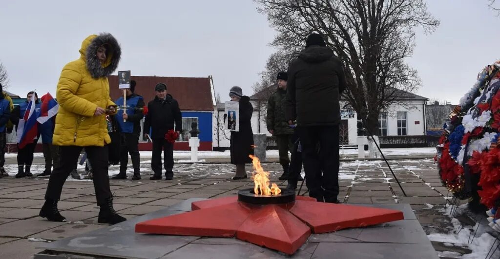 Село Кантемировка Воронежская область памятник Ефимову. Кантемировка Воронежская область новости. Фото работников ДК Кантемировки. Хлопки в воронежской области