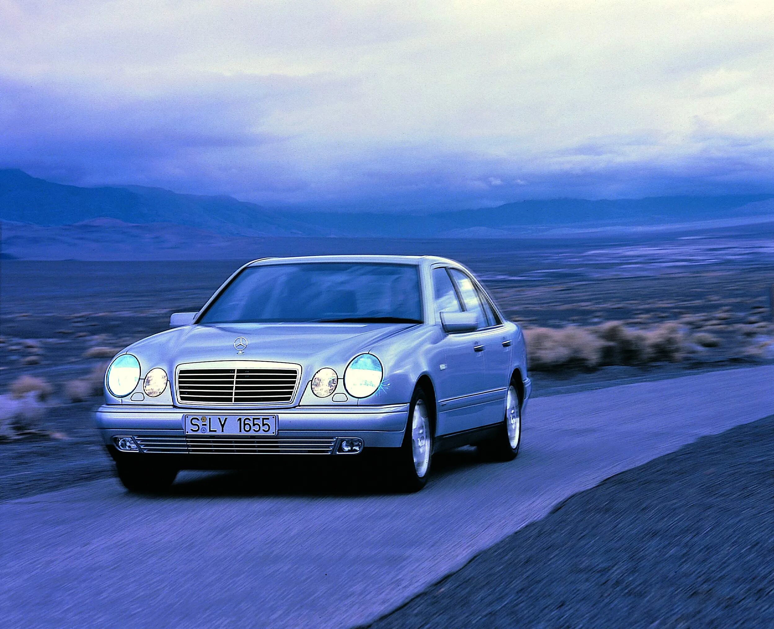 Сток мерседес. Mercedes-Benz w210. Mercedes Benz e class w210. Мерседес Бенц 210. Mercedes-Benz w210 2003.