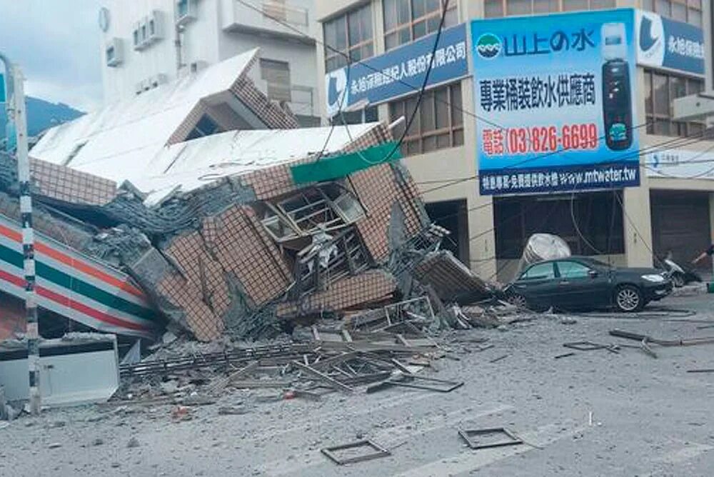 Землетрясение. Землетрясение на Тайване. Обрушение зданий. Обвал здания.