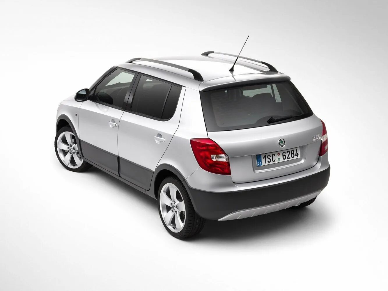 Легковой комби хэтчбек. Skoda Fabia Scout 2010. Шкода Фабия 2 Скаут. Шкода Фабия 2010 хэтчбек. Skoda Fabia 2 хэтчбек.