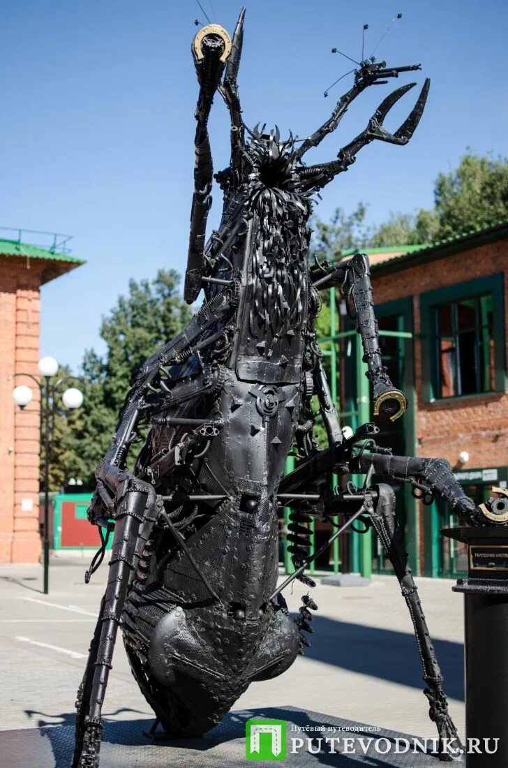 Блоха в туле. Памятник укрощение блохи в туле. памятник блохе в туле. памятник укрощение блохи. скульптура укрощение блохи.