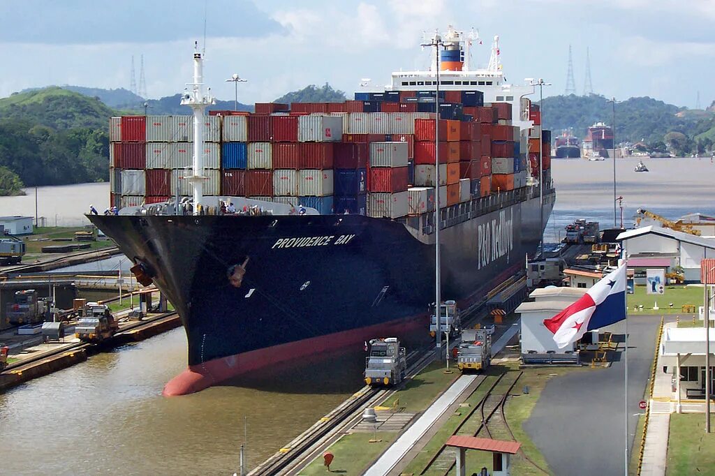 Панамский канал Panamax. Контейнеровоз Panamax. Панамский канал контейнеровоз. Panamax судно.