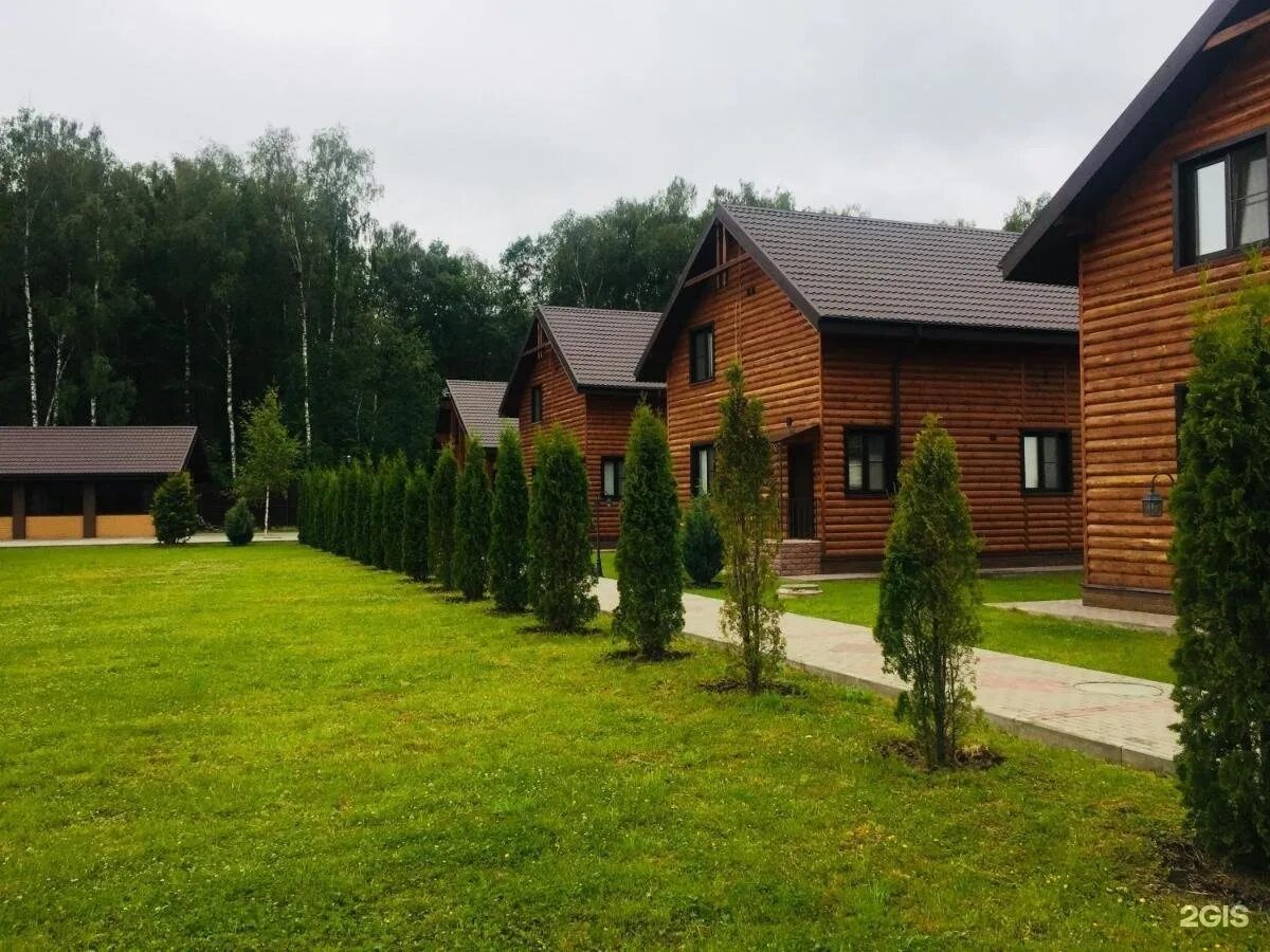 Парк отель ольгино. Парк отель с коттеджами. Коттеджи отели. Целеево парк отель. Парк отель с коттеджами.