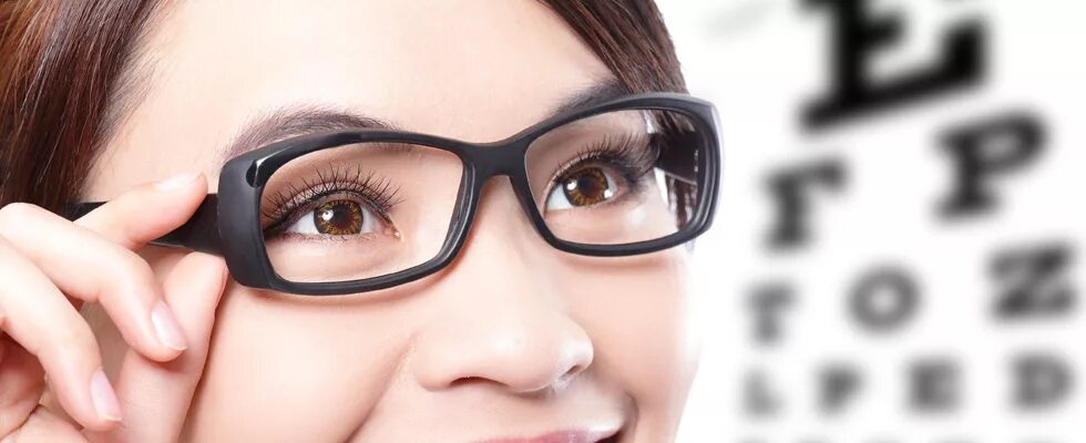 Зрение меньше 10. Рекламный баннер очки для зрения. Очки для зрения баннер. Коррекционные очки для зрения. Очки от дальнозоркости.