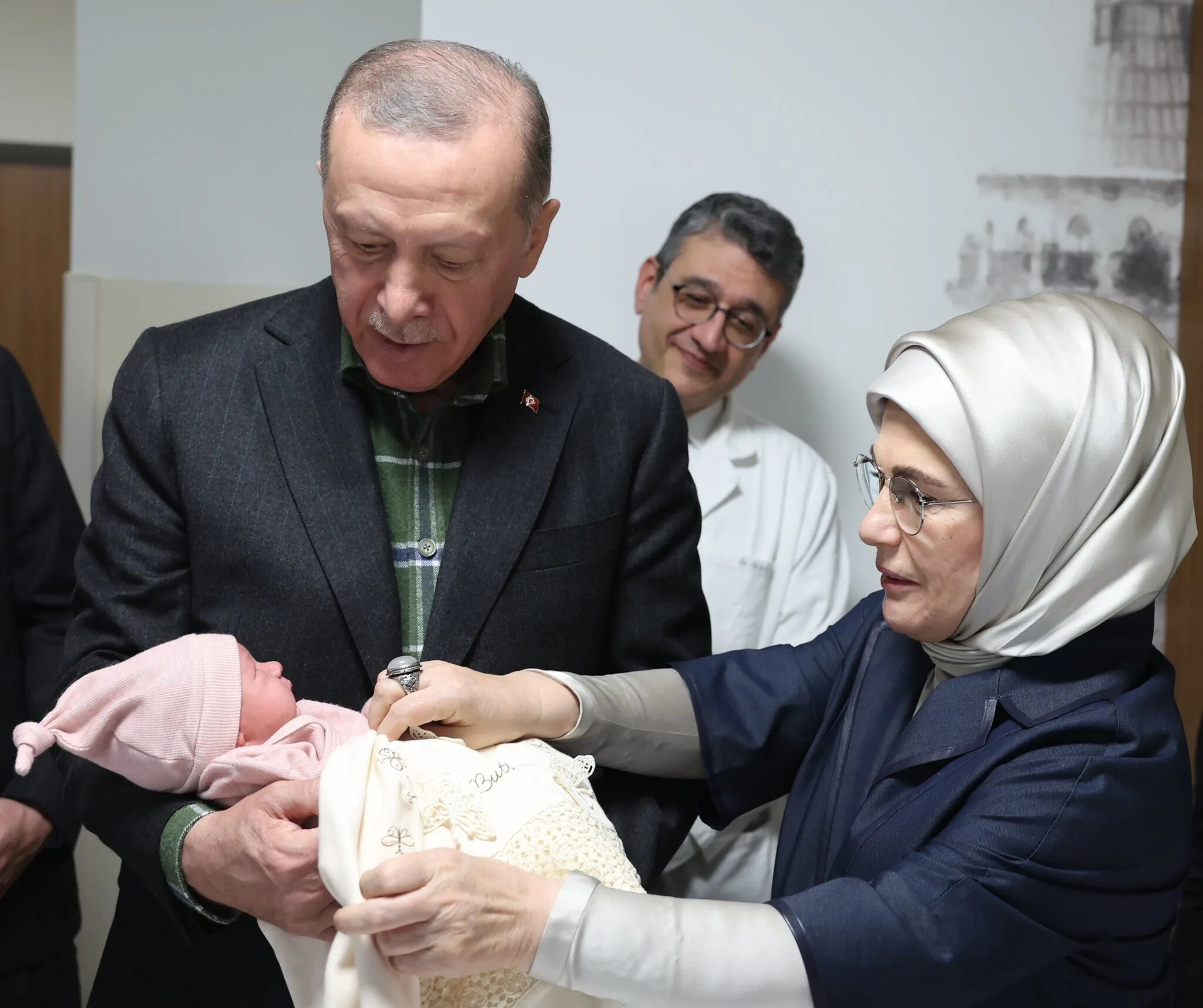 Эрдоган возраст. Айше Бетюль. Эмине Эрдоган фото. Жена Эрдогана. Семья Эрдогана фото.
