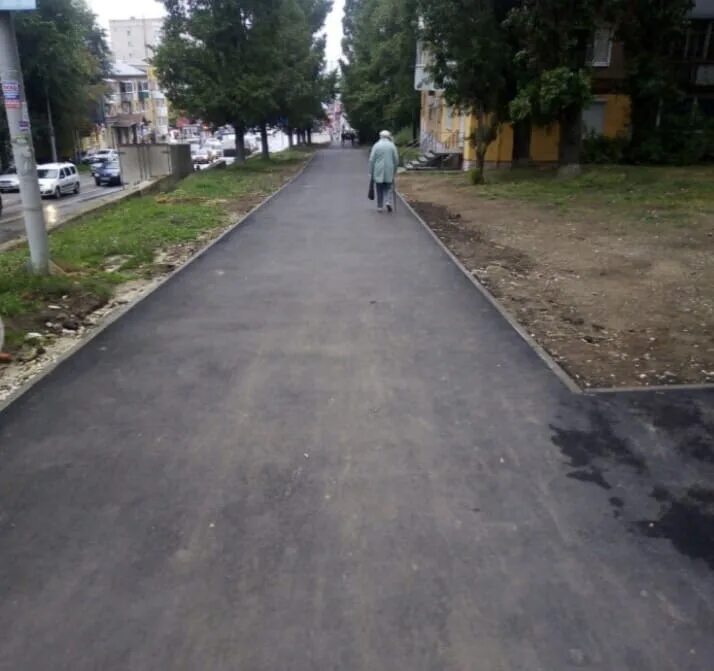 «брусчатка» 1п. Отсутствие тротуаров в таганроге. Новый тротуар. Большая плитка для улицы. Пешеходная дорожка.