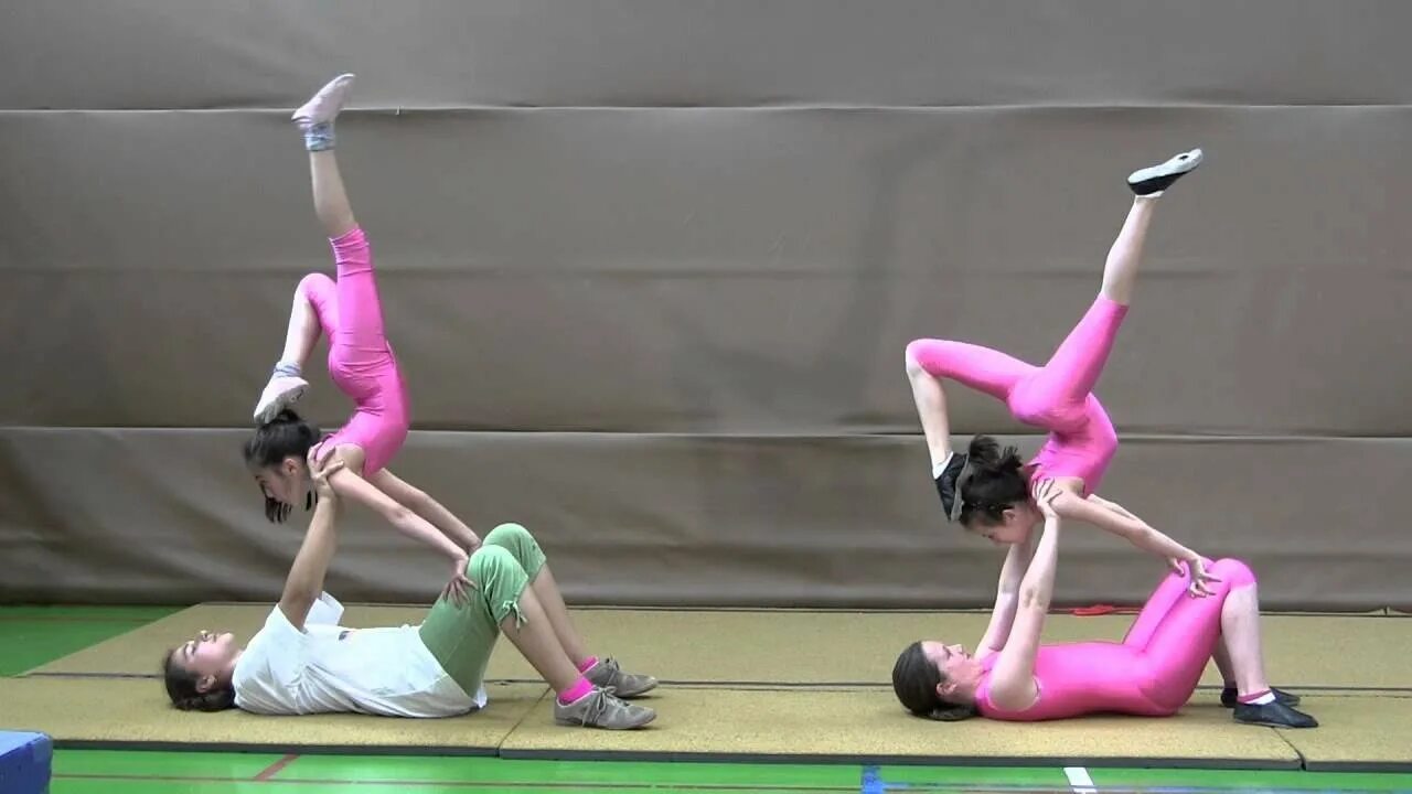 Спортивная акробатика фото. Акробатика кострома для детей. Спортивная акробатика тройки. Спортивная акробатика фото. Акробатика для детей.