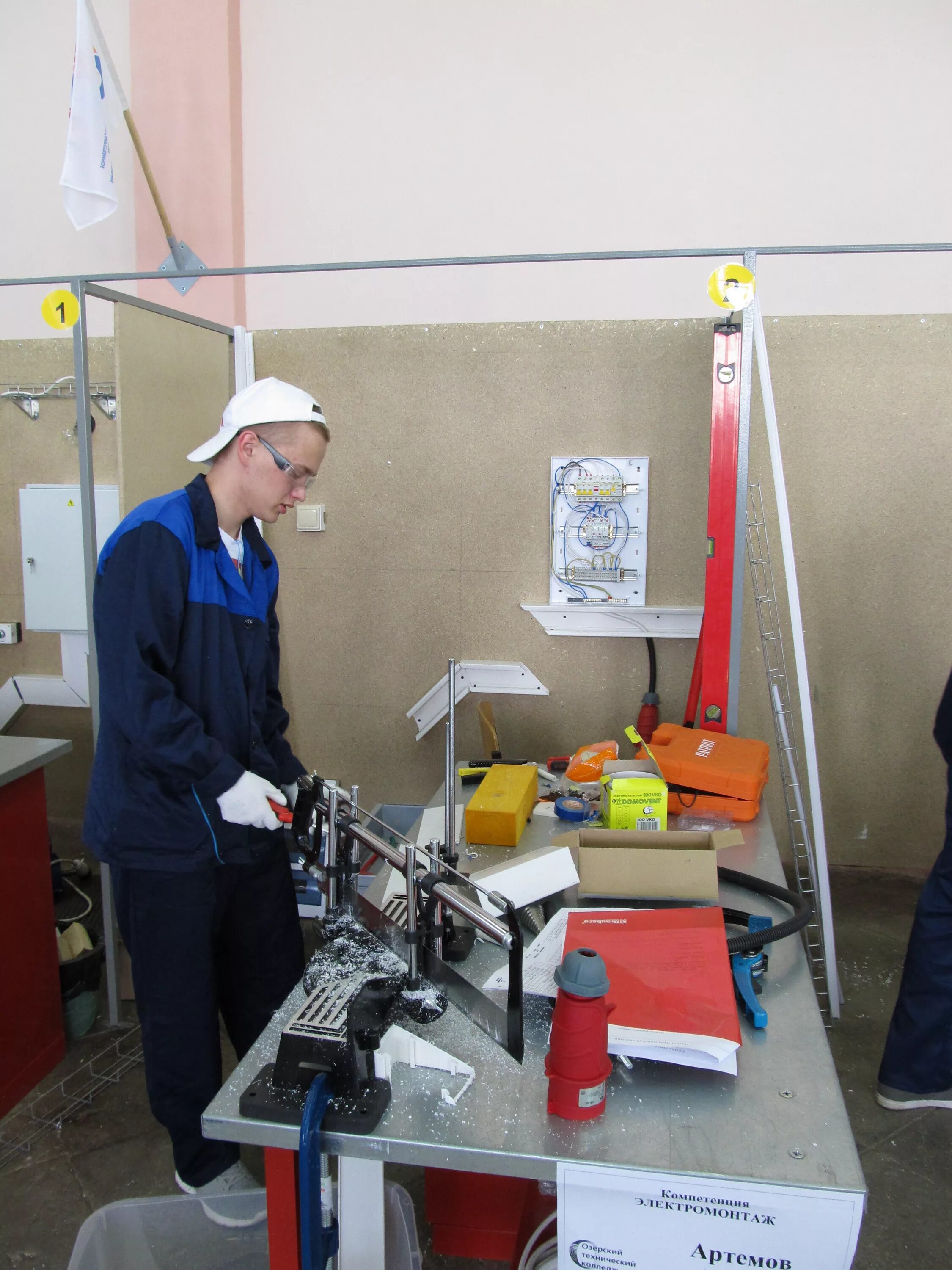 3. Демоэкзамен компетенция электромонтаж. Демо экзамен электромонтаж компетенция 1. Демоэкзамен компетенция электромонтаж. Кабинка для электромонтажа.