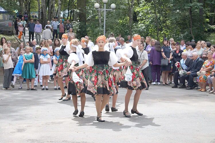 Погода в партизанске на 3. Партизанск. День города Партизанск 2022. Г.Партизанск школа 2. Углекаменск Приморье школа.