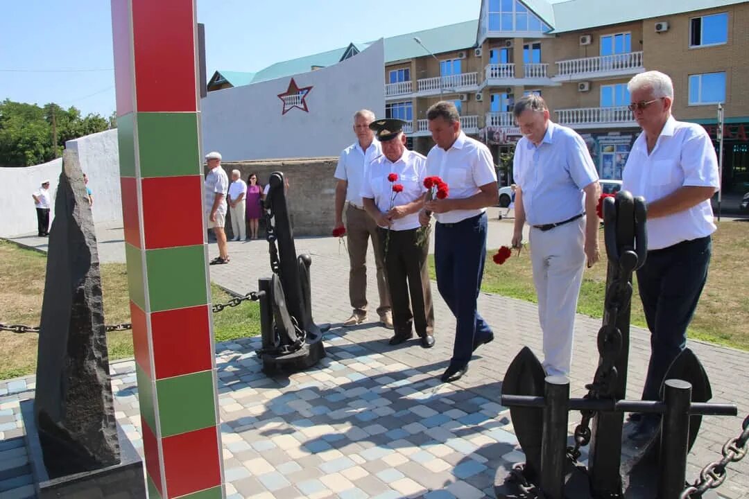 Главные новости ейска. Ейск бронекатер Ейский Патриот. День ВМФ В Ейске. Ейск сейчас. Ейск жители.