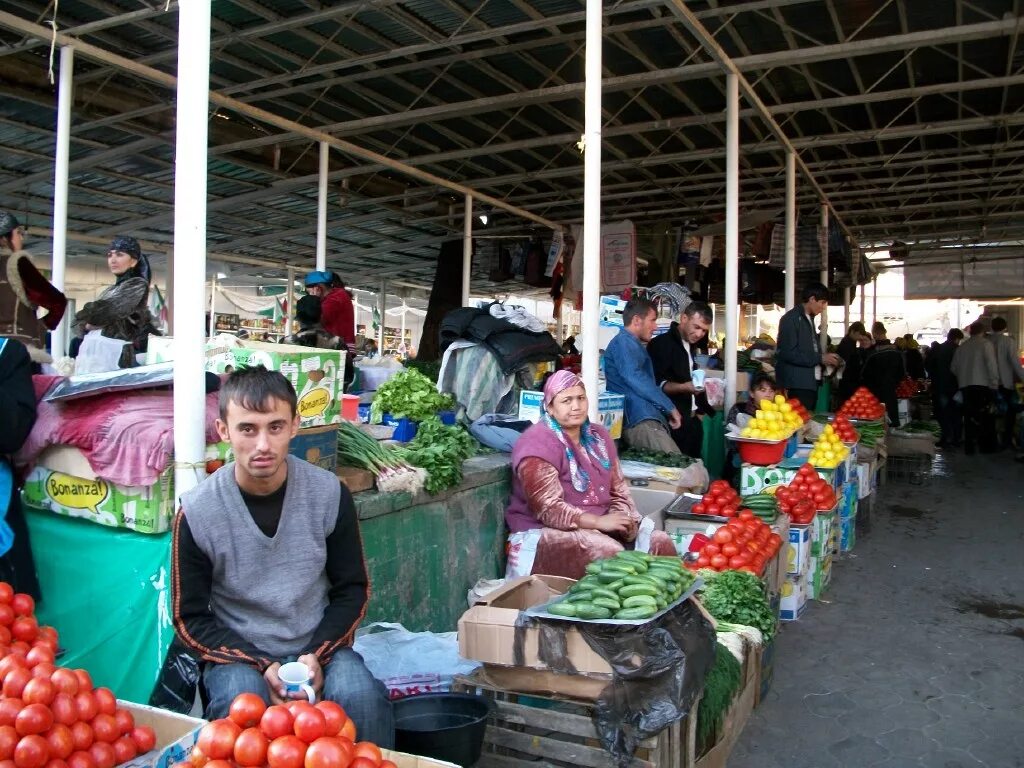 Рынок в Таджикистане Душанбе. Центральный рынок Таджикистана. Корвон рынок в Душанбе. Базар Мехргон в Душанбе.