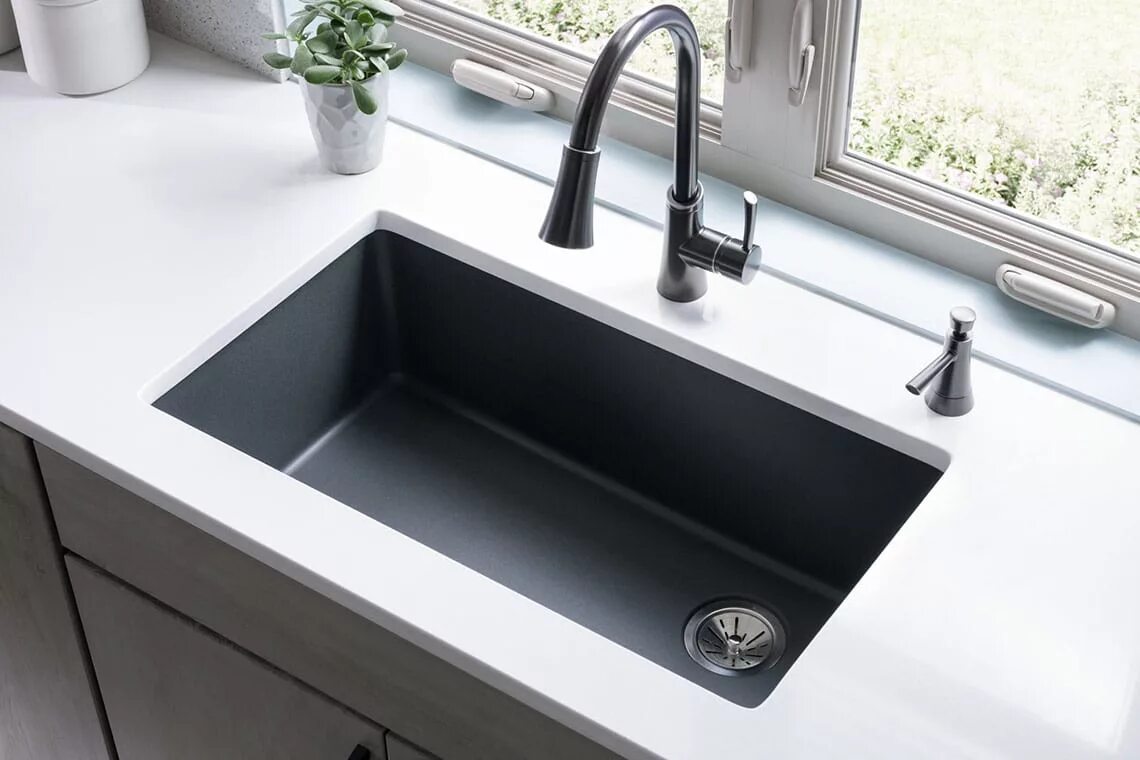 Темная кухонная мойка. Kitchen Sink k700 Quartz Composite 800mm. Раковина столешница черная. Черная раковина под столешницу. Мойка кухонная черная.