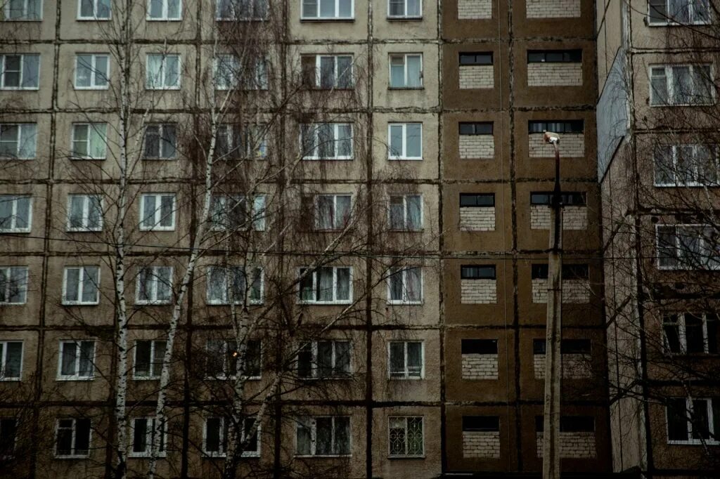 панельные девятиэтажки ссср. заброшенный военный городок в омске. старый многоэтажный дом. многоэтажные дома. старый многоэтажный дом.