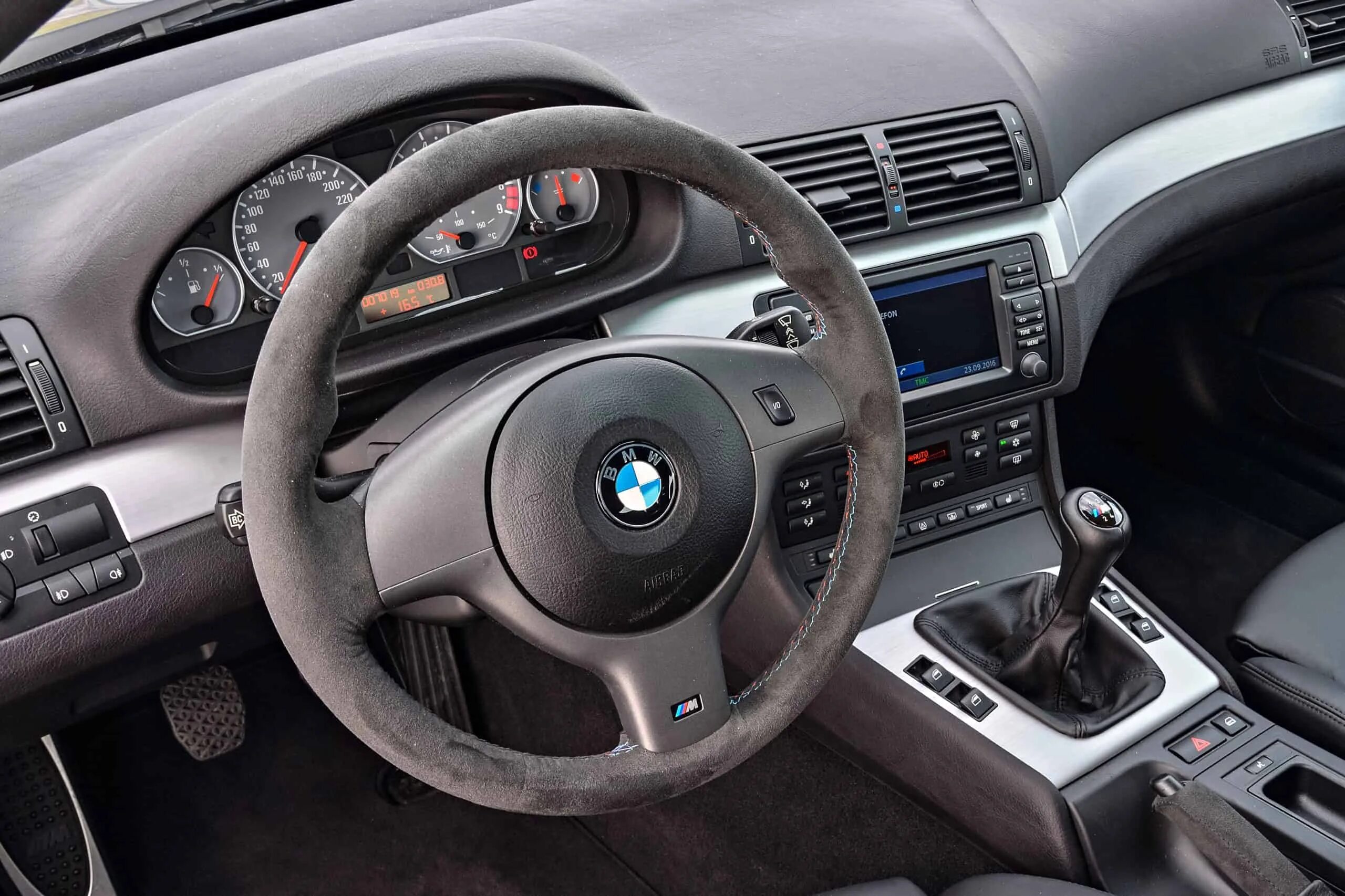 Автомат е46. BMW m3 e46 салон. BMW 330 e46 салон. BMW m3 2005. BMW e46 Interior.