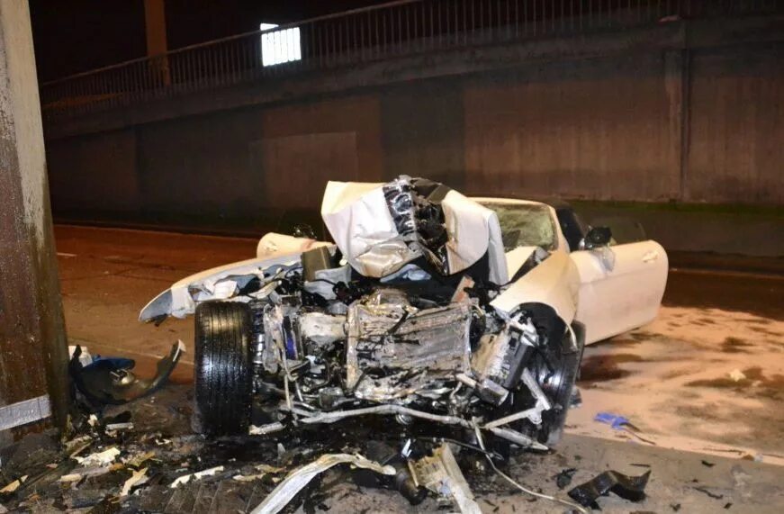После сильно аварий. Разбитый Мерседес СЛС. Mercedes AMG crash.