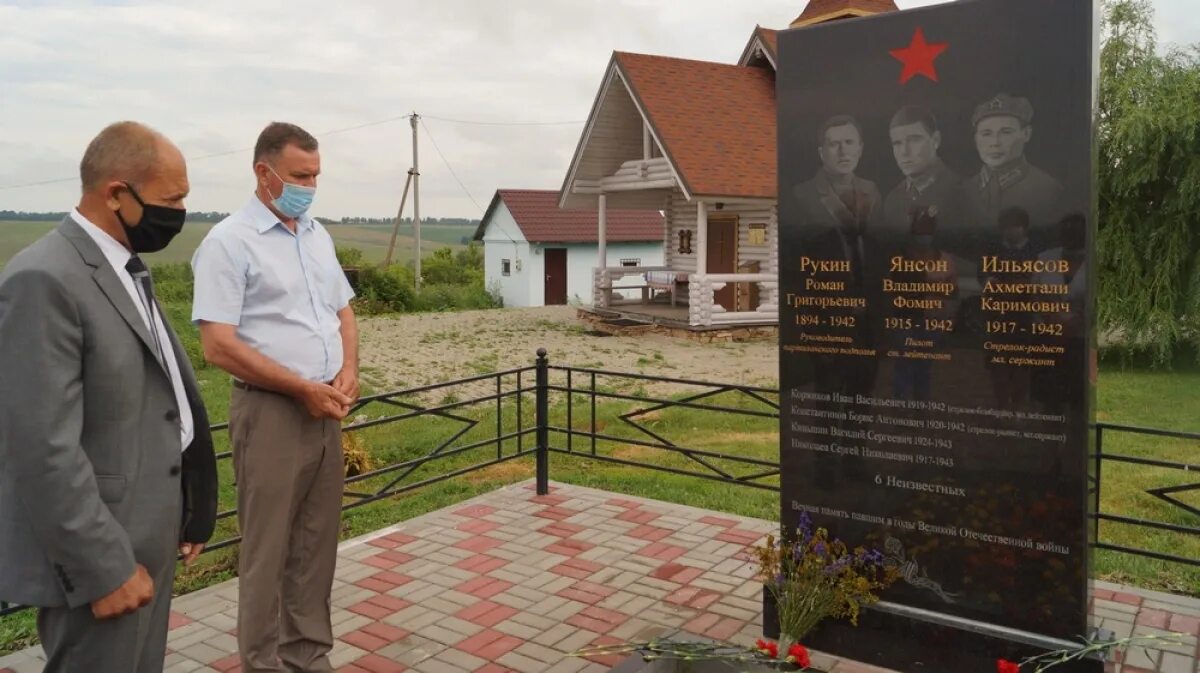 Село хохол воронежской. Село Ивановка Хохольский район Воронежская область. Село Гремячье Хохольского района Воронежской области. Устье Хохольского района Воронежской. Село Ивановка Хохольского района.