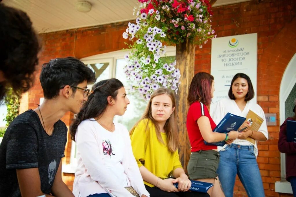 Southbourne School of English. Изучение английского в колледже. Английский в техникуме. Английский для колледжей. Образование вне школы