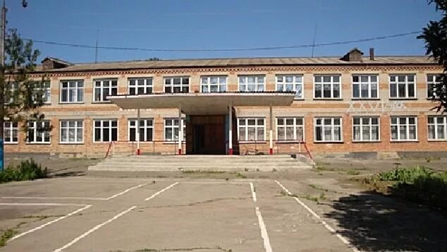 Университетский казачий кадетский корпус г морозовск. Морозовск ростовской школы. Гимназия 5 морозовск. Морозовск гимназия. Морозовск ростовской школы.