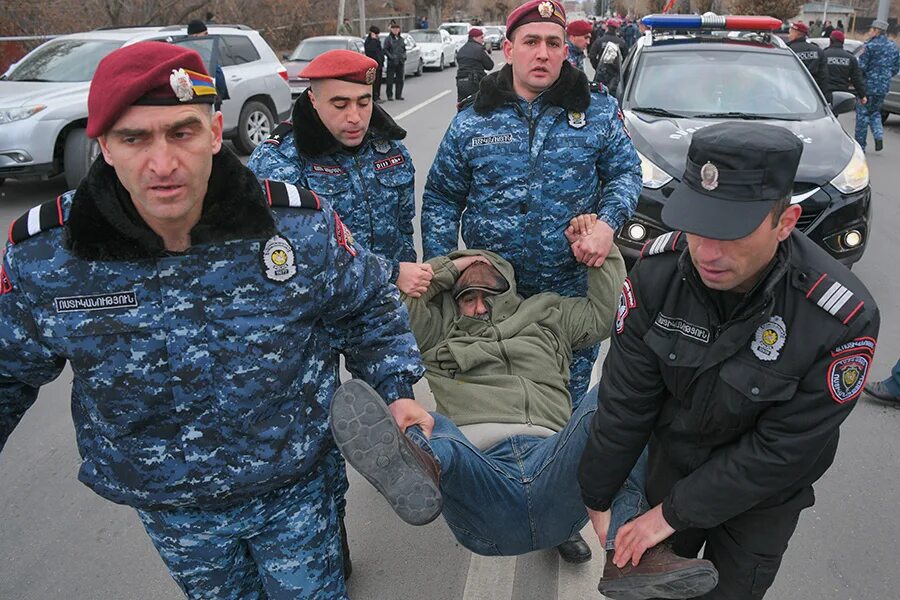 Полиция Армении. Русский полицейский. Военная полиция Армении.