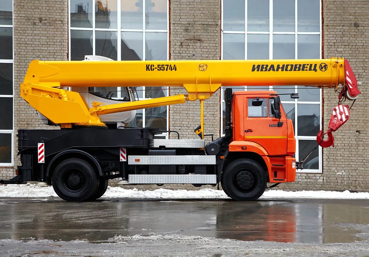 Автокран «Ивановец» КС-55744-1. Кран автомобильный Ивановец КС-55744. Кран 55744 Ивановец. Автомобильный кран Ивановец 25т. Гидравлический 25 тонн