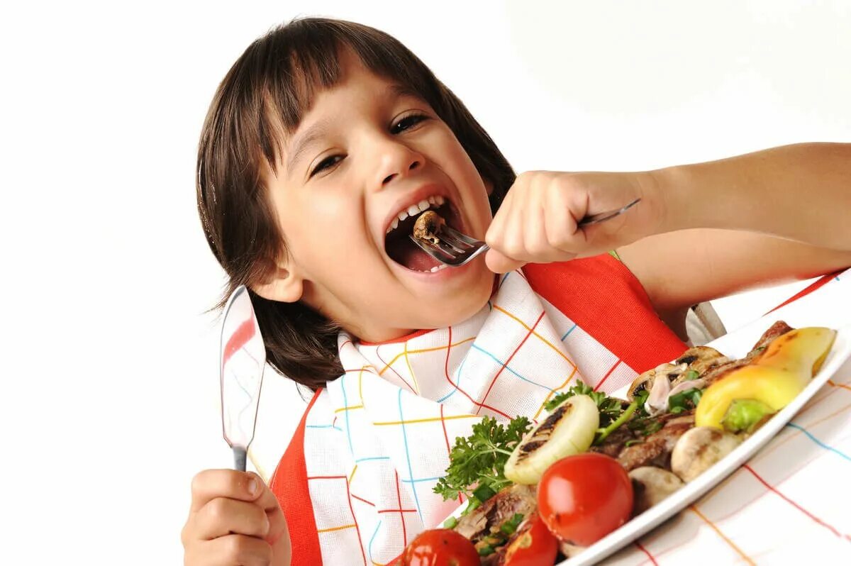 Покажи где едят. Диетотерапия у детей. Ребенок ест. Еда для детей. Обед для детей.