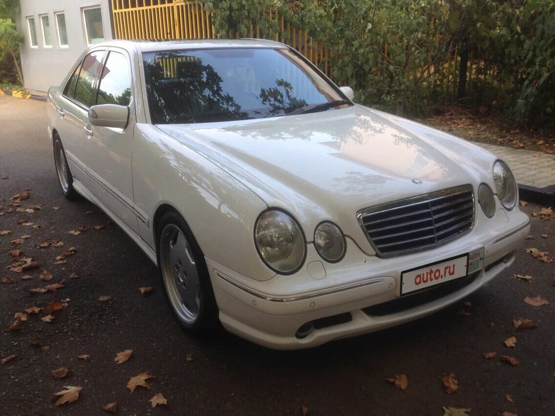 Mercedes e210 2002. Мерседес w210 2002. Белый Мерседес w210 AMG 55. 210 AMG 5.5 Мерседес белый. Купить мерседес бу край