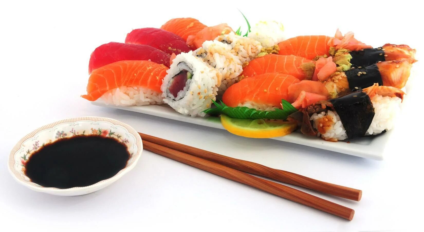 Роллы пнг. Японская кухня. Суши и роллы. Японская еда. Японская еда на белом фоне.