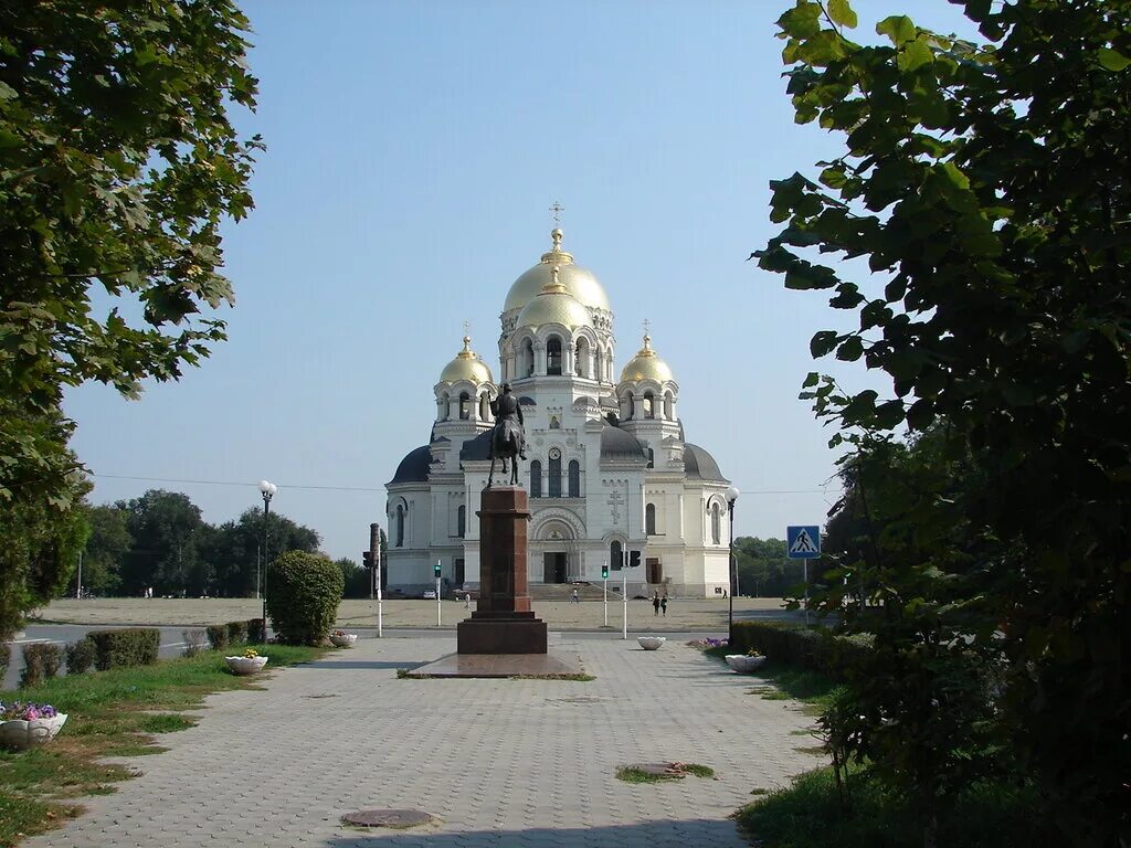 Индекс г новочеркасск ростовской. Новочеркасск памятник на соборе.